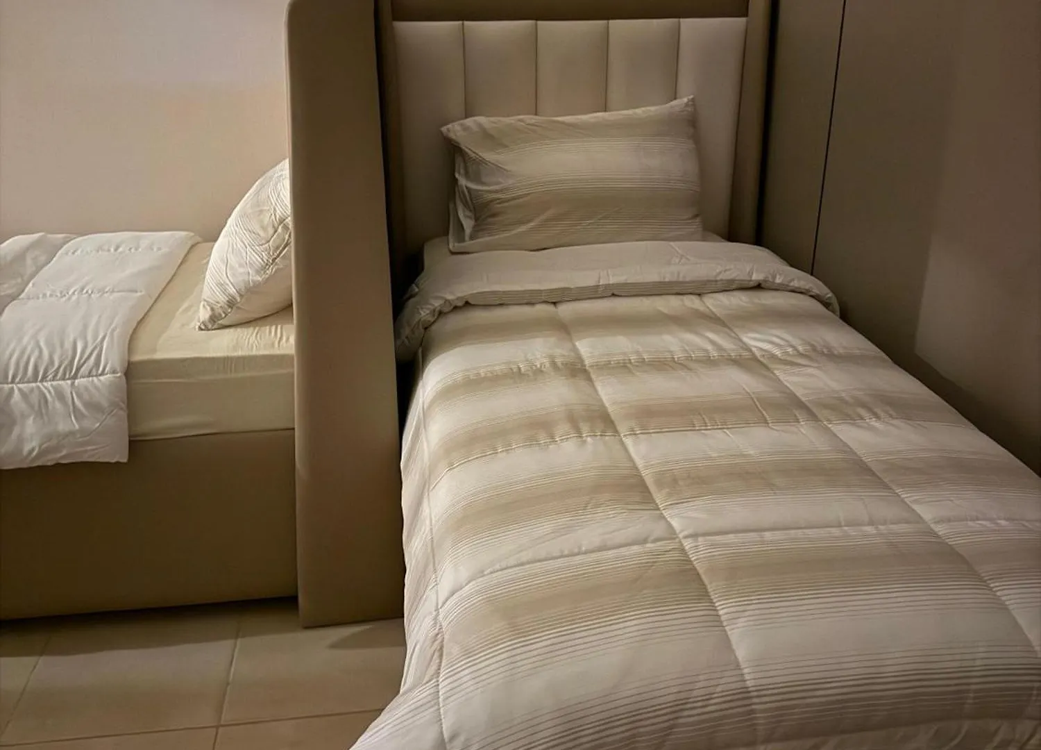 5 Min To Dubai Mall Downtown Dormitory Rooms M & F Inn