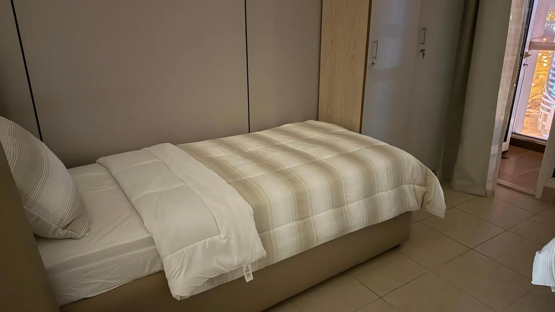 5 Min To Dubai Mall Downtown Dormitory Rooms M & F 0*,
