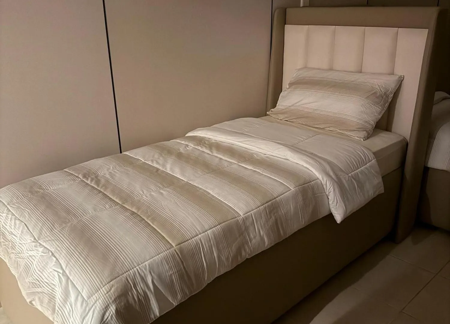 5 Min To Dubai Mall Downtown Dormitory Rooms M & F