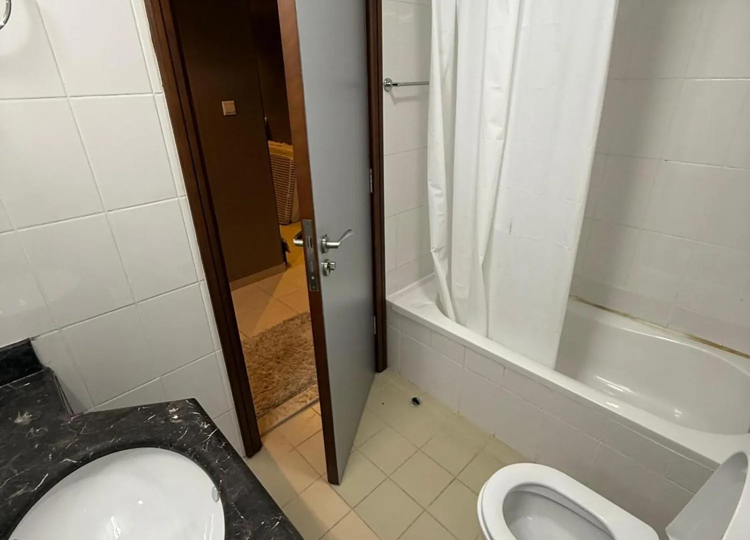 5 Min To Dubai Mall Downtown Dormitory Rooms M & F United Arab Emirates