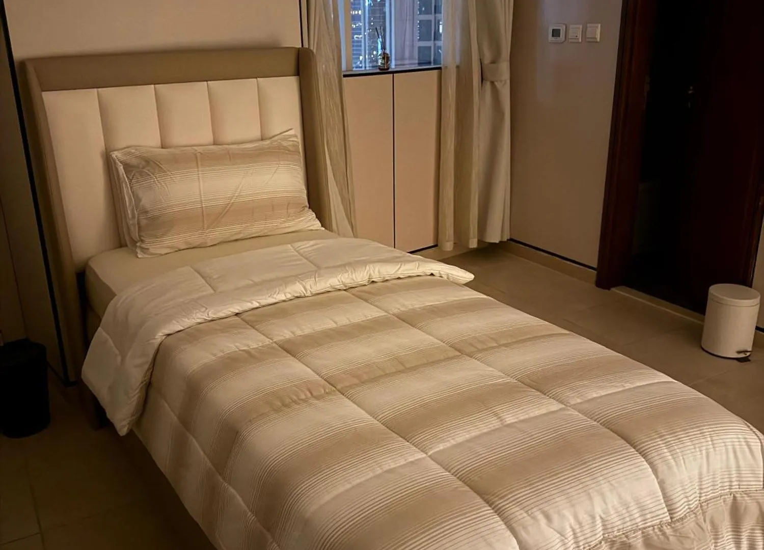 5 Min To Dubai Mall Downtown Dormitory Rooms M & F United Arab Emirates