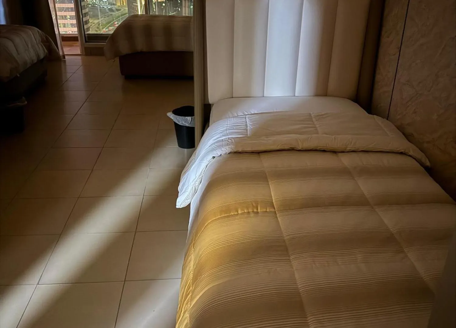5 Min To Dubai Mall Downtown Dormitory Rooms M & F 0*,  United Arab Emirates
