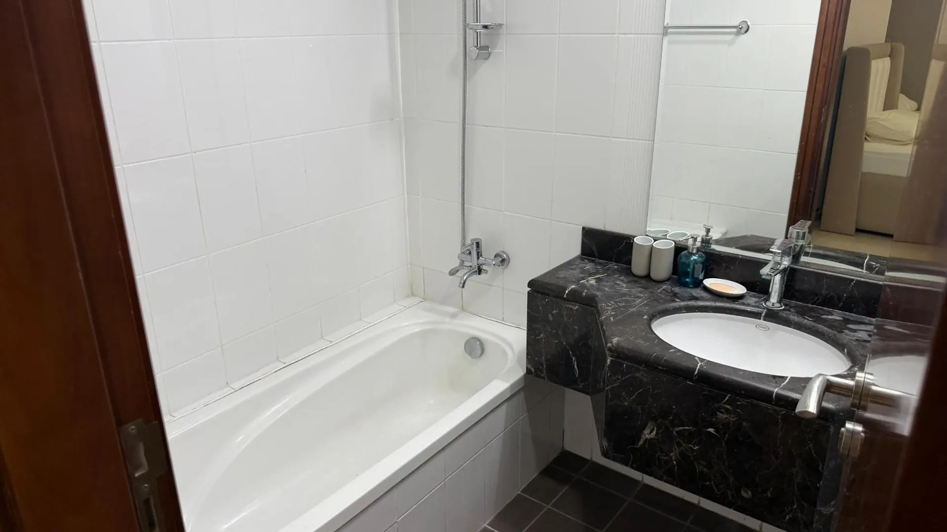 5 Min To Dubai Mall Downtown Dormitory Rooms M & F